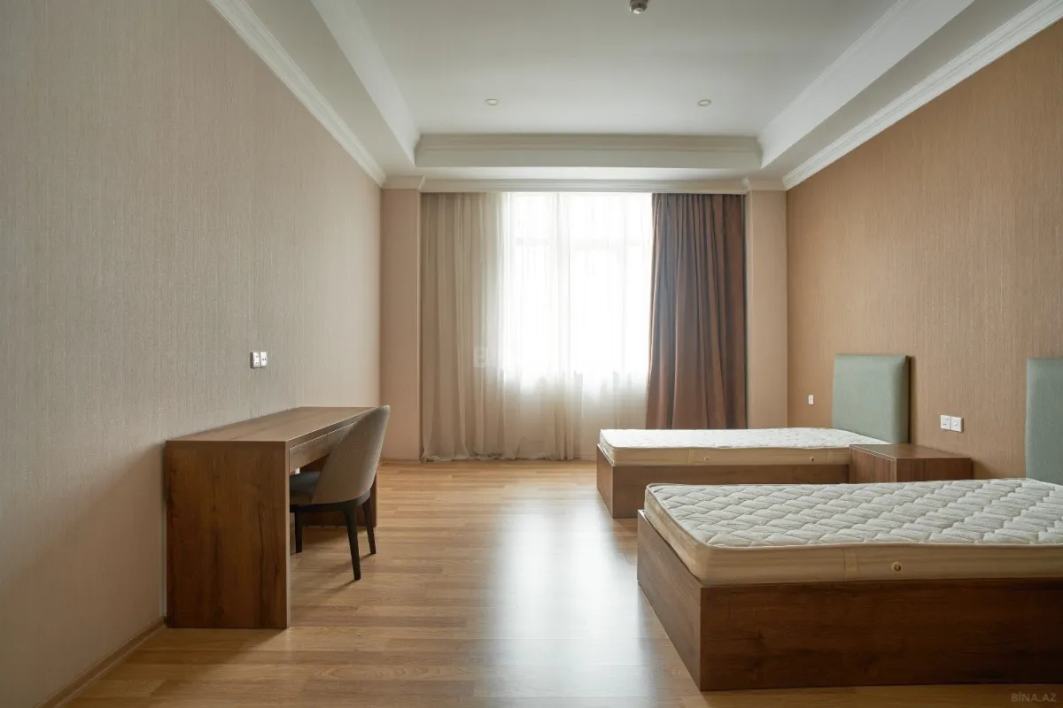 Kirayə verilir 4 otaqlı mənzil 200 m²