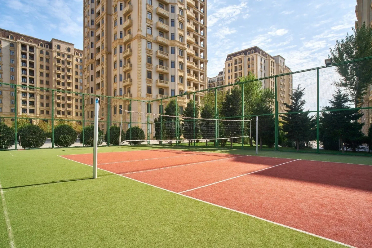 Kirayə verilir 4 otaqlı mənzil 200 m²