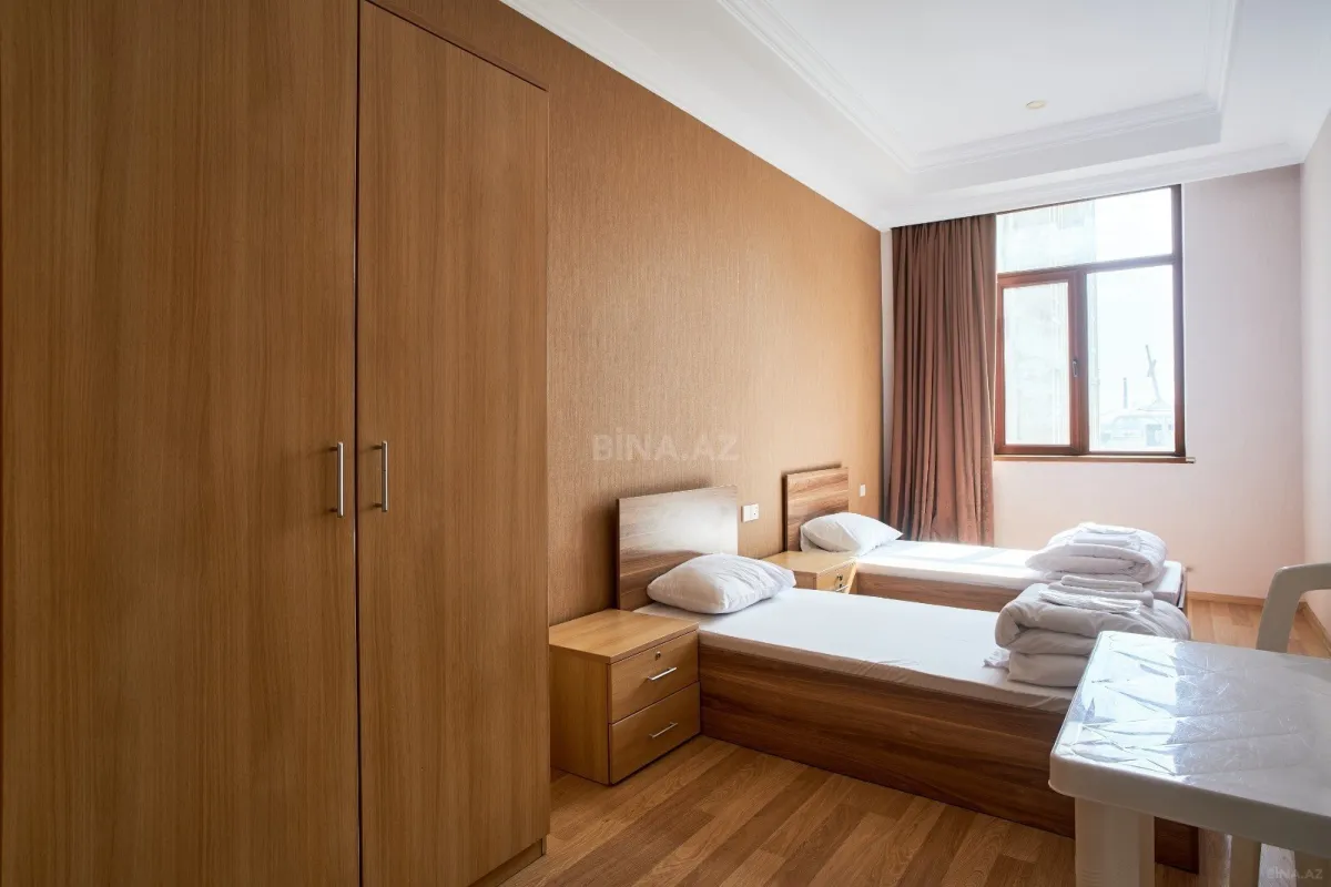 Kirayə verilir 4 otaqlı mənzil 200 m²