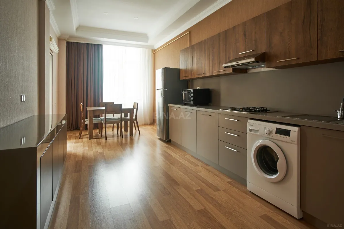 Kirayə verilir 4 otaqlı mənzil 200 m²