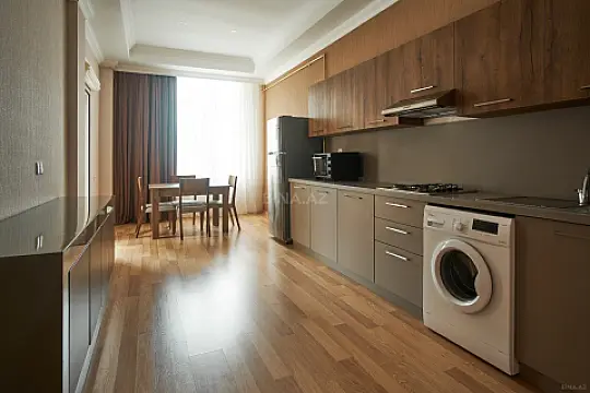 Kirayə verilir 4 otaqlı mənzil 200 m²