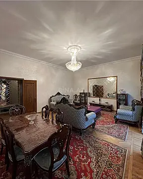 Satılır 5 otaqlı mənzil 225 m²