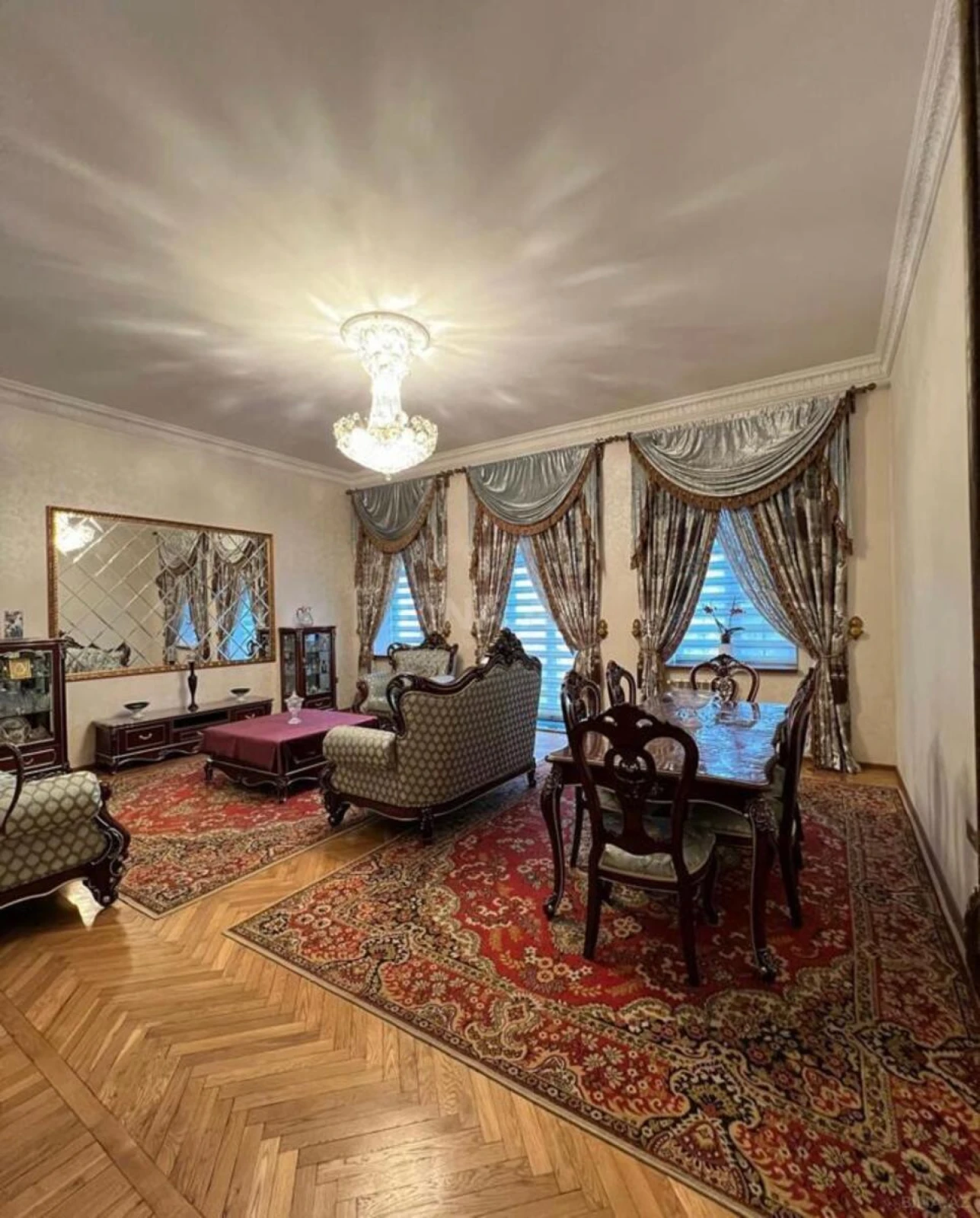 Satılır 5 otaqlı mənzil 225 m²