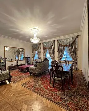 Satılır 5 otaqlı mənzil 225 m²