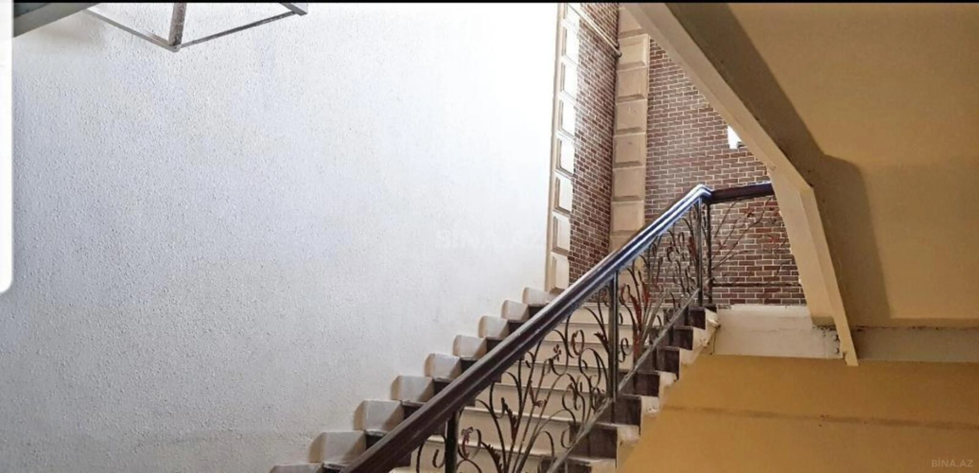 Satılır 5 otaqlı mənzil 225 m²