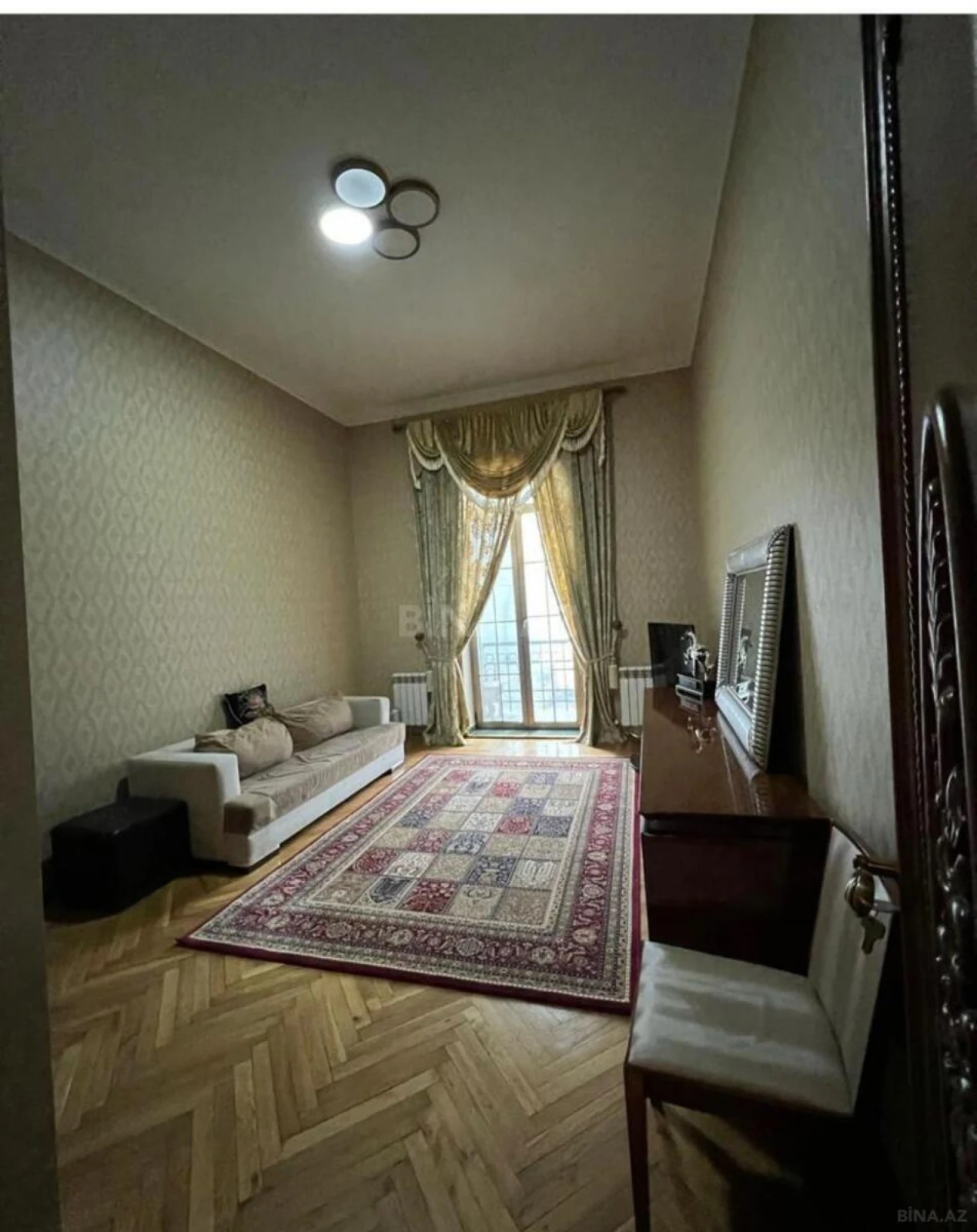 Satılır 5 otaqlı mənzil 225 m²