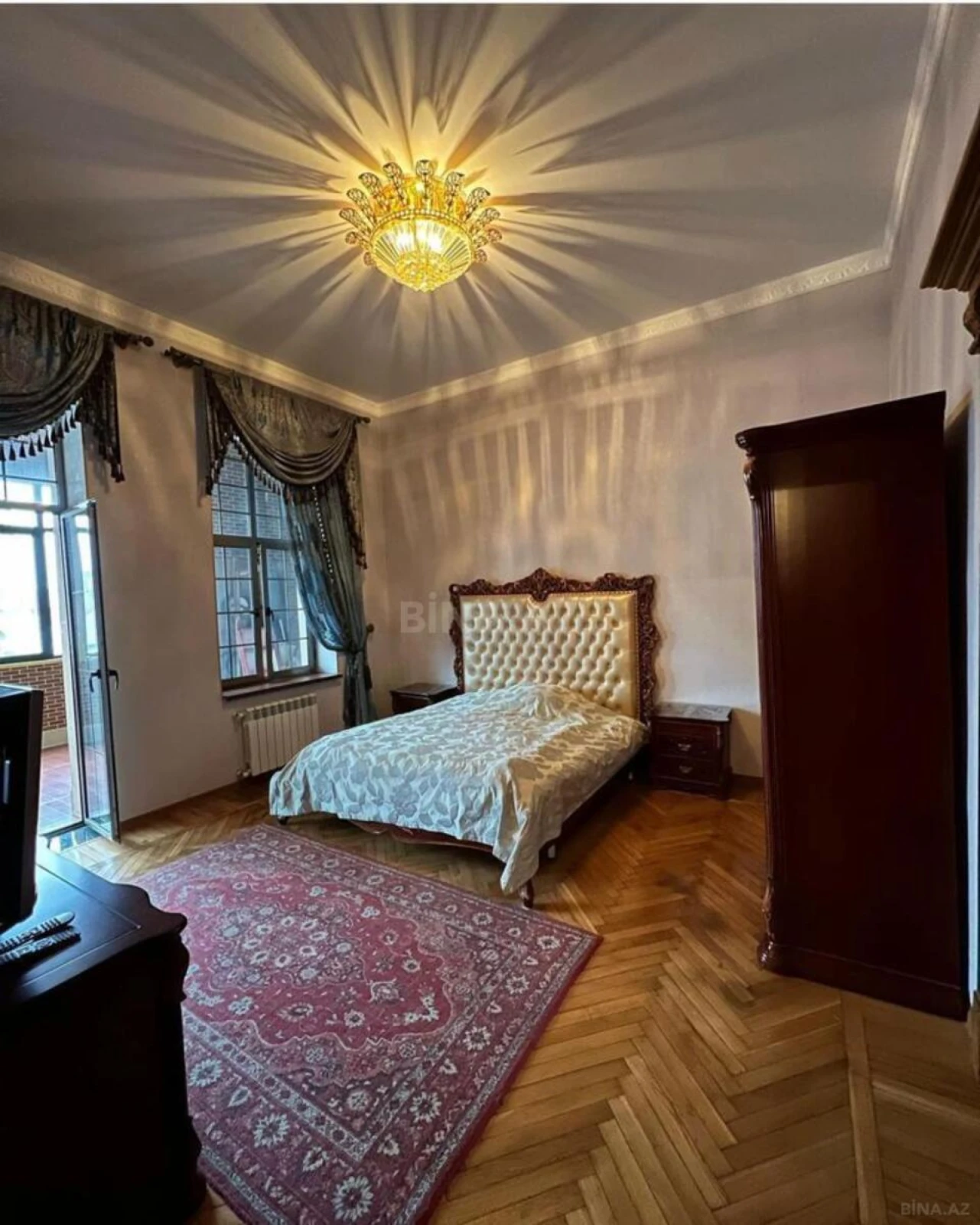 Satılır 5 otaqlı mənzil 225 m²