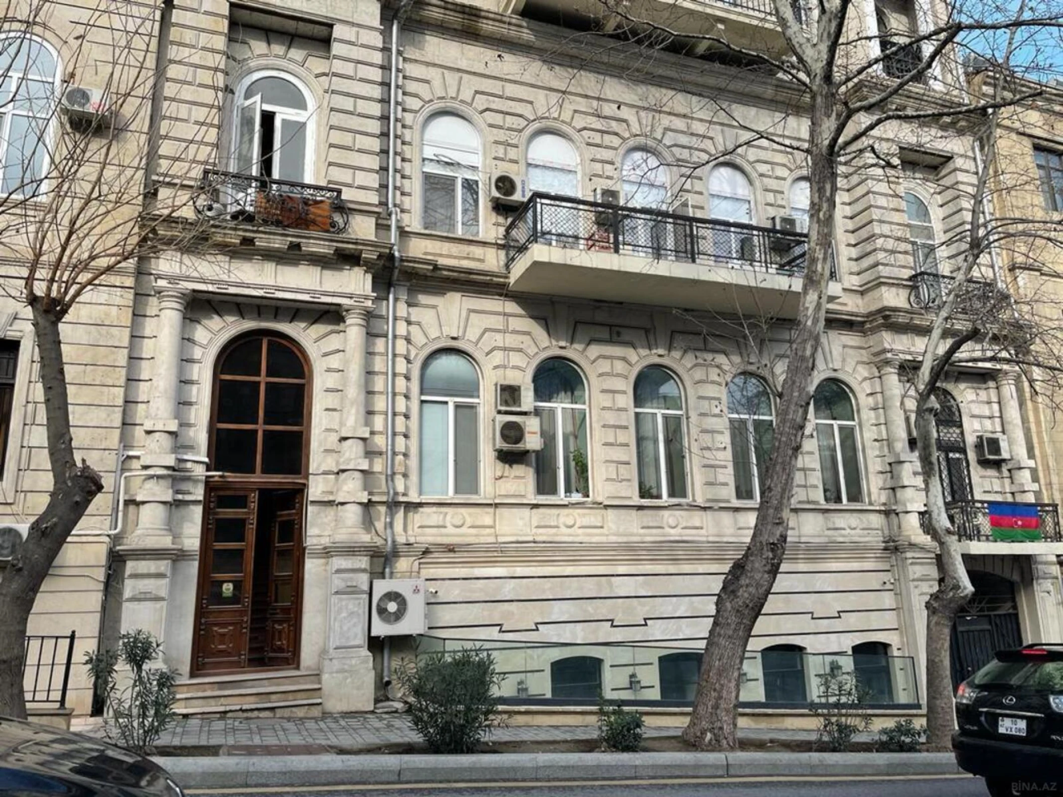 Satılır 5 otaqlı mənzil 225 m²