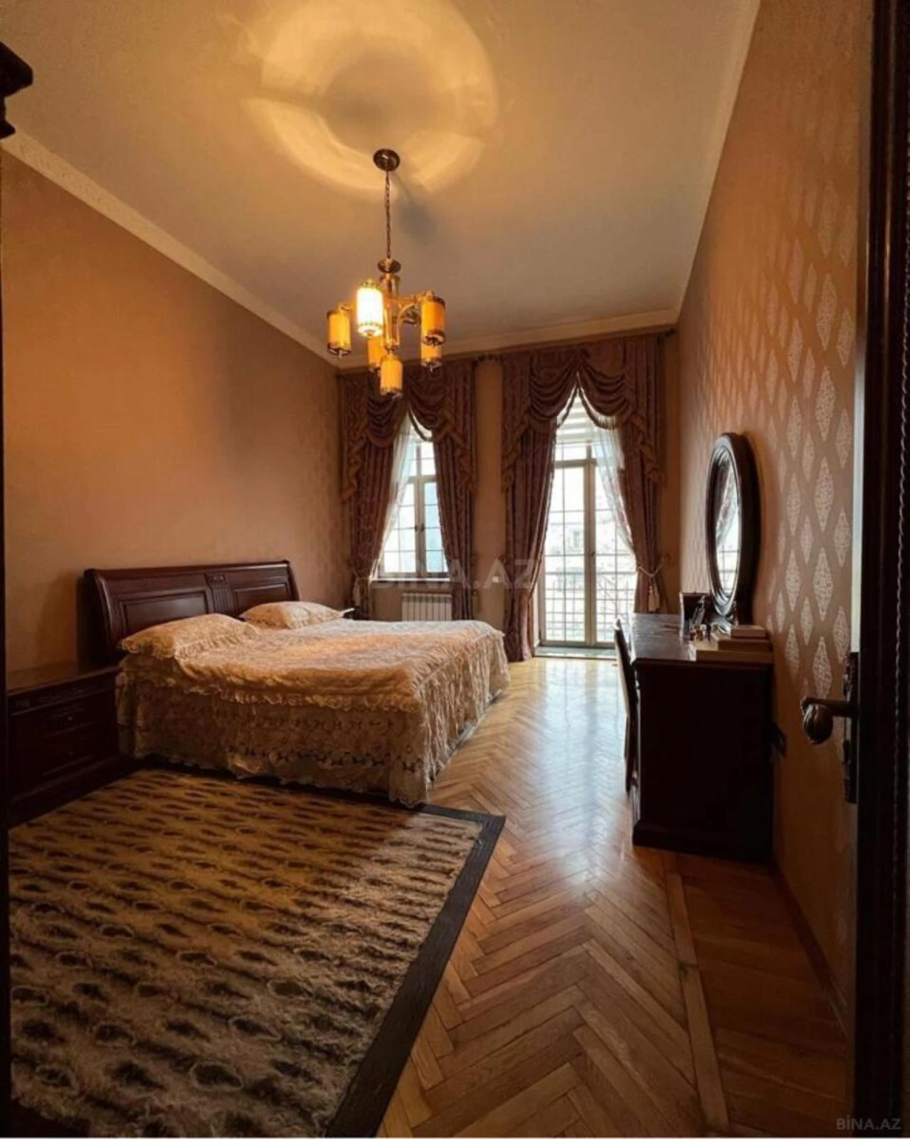 Satılır 5 otaqlı mənzil 225 m²