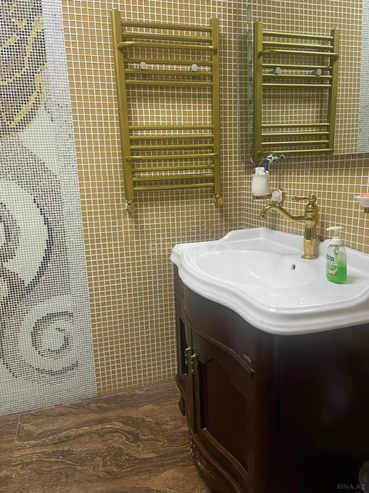 Satılır 5 otaqlı mənzil 225 m²