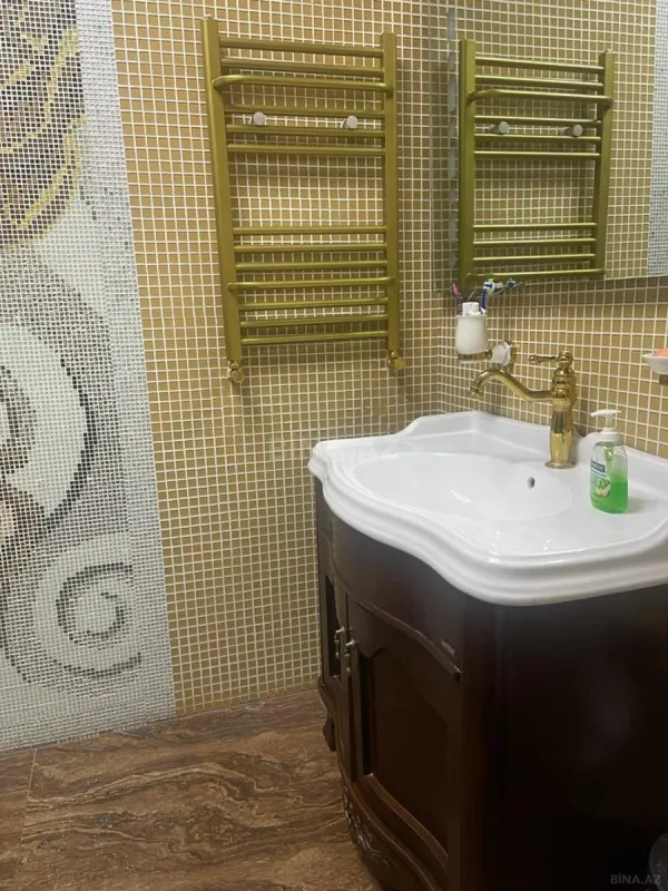 Satılır 5 otaqlı mənzil 225 m²