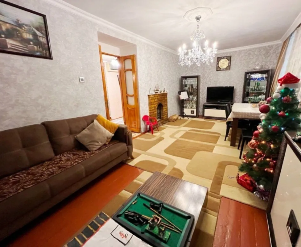 Satılır 9 otaqlı mənzil 210 m²