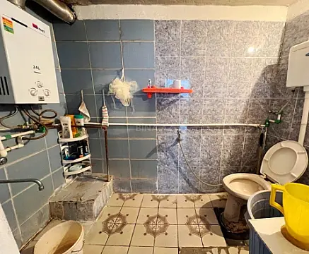 Satılır 9 otaqlı mənzil 210 m²