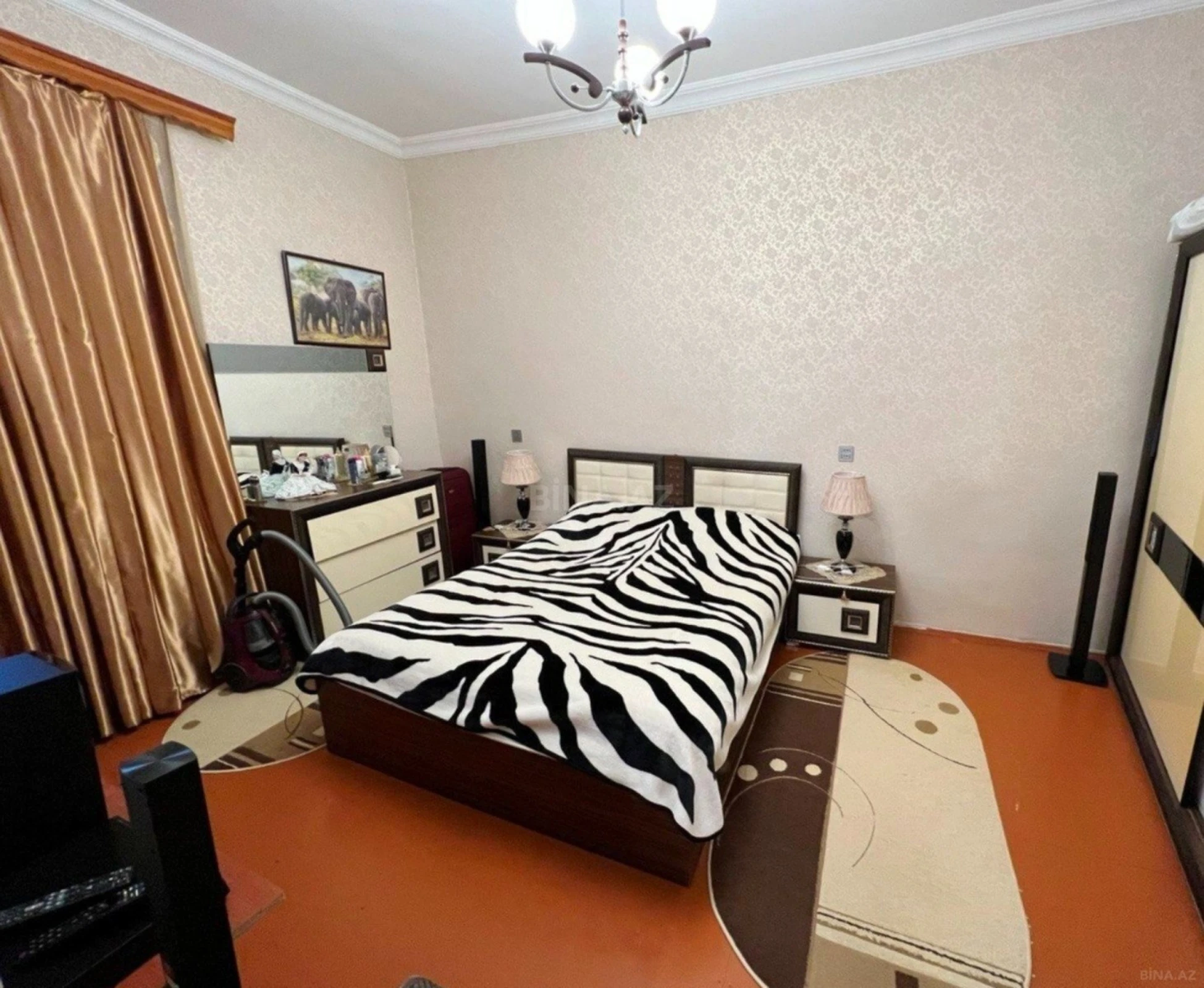 Satılır 9 otaqlı mənzil 210 m²