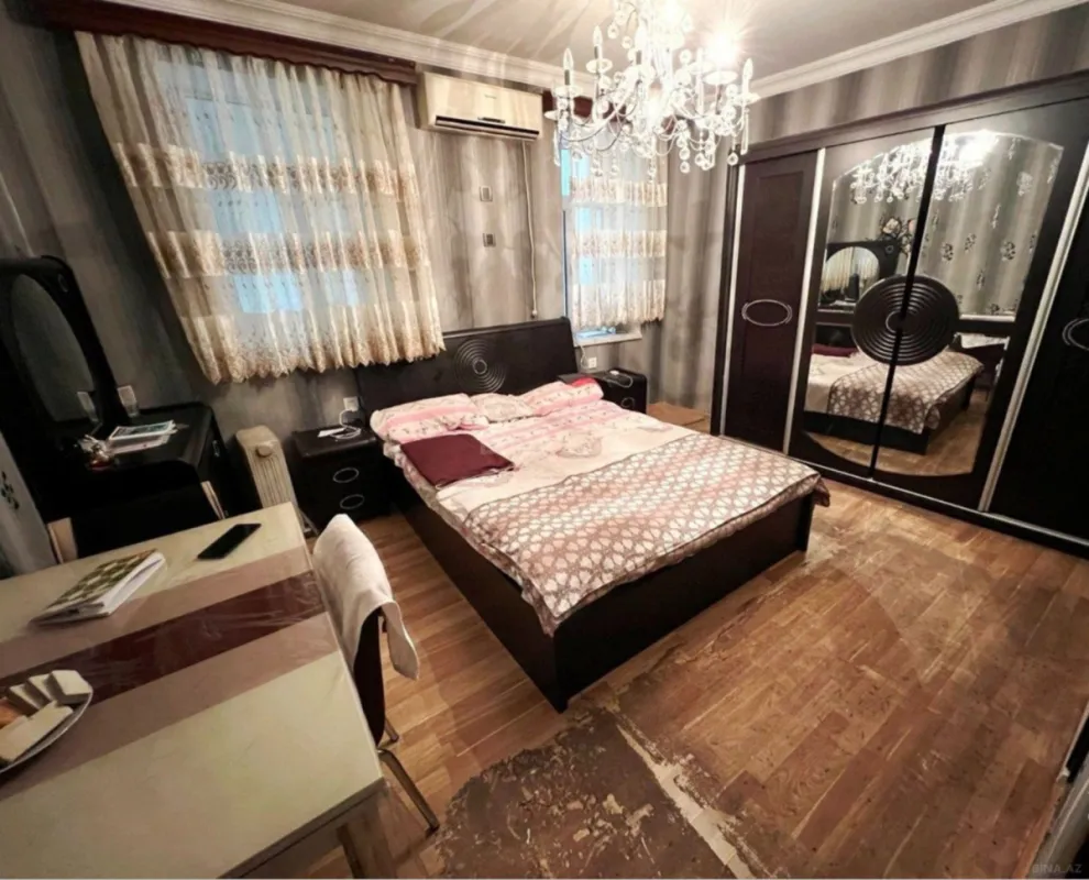Satılır 9 otaqlı mənzil 210 m²