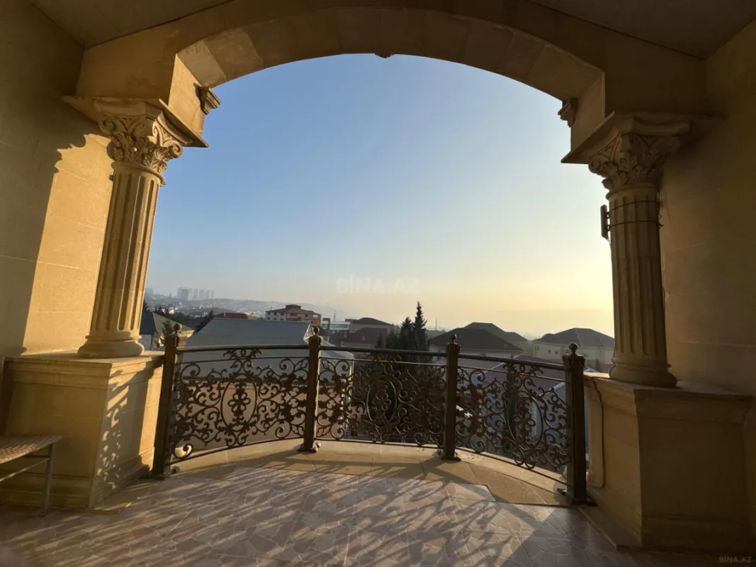 Satılır 9 otaqlı həyət evi 800 m²