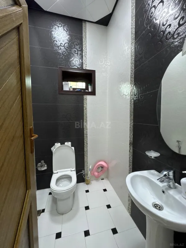 Satılır 9 otaqlı həyət evi 800 m²