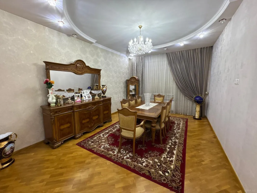 Satılır 9 otaqlı həyət evi 800 m²