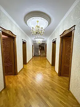 Satılır 9 otaqlı həyət evi 800 m²