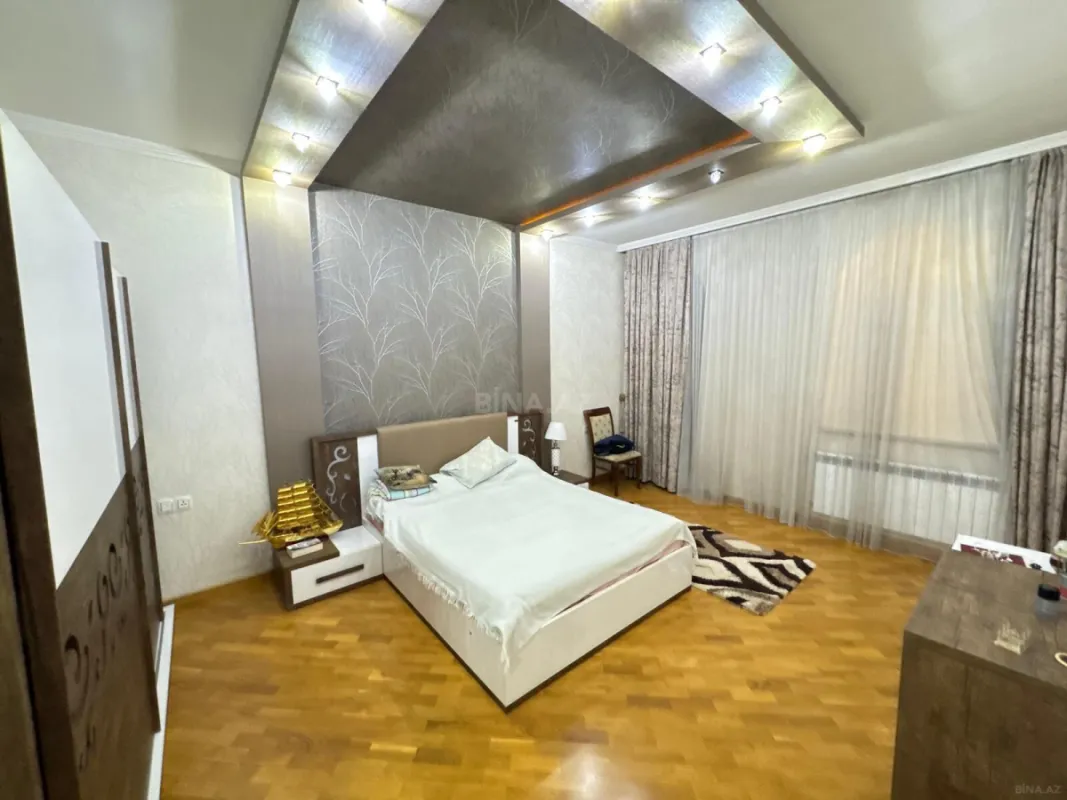 Satılır 9 otaqlı həyət evi 800 m²