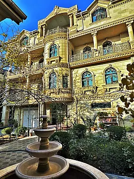 Satılır 9 otaqlı həyət evi 800 m²