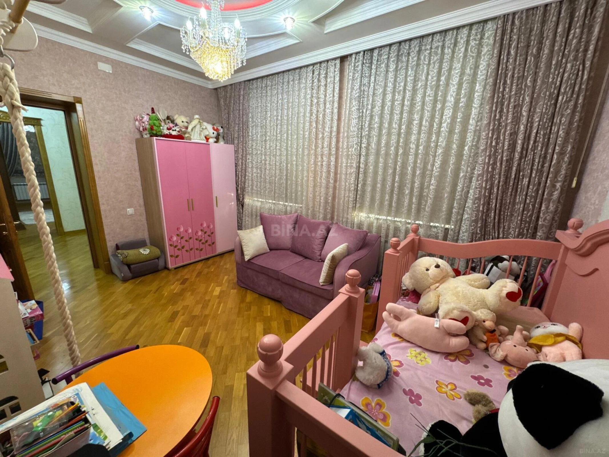 Satılır 9 otaqlı həyət evi 800 m²