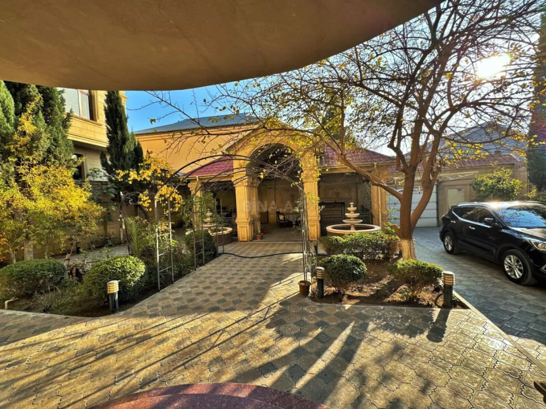 Satılır 9 otaqlı həyət evi 800 m²