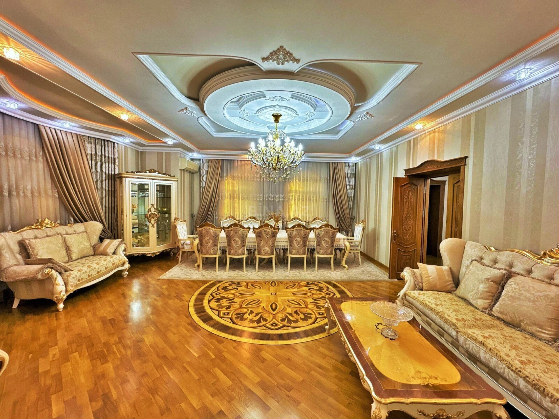 Satılır 9 otaqlı həyət evi 800 m²