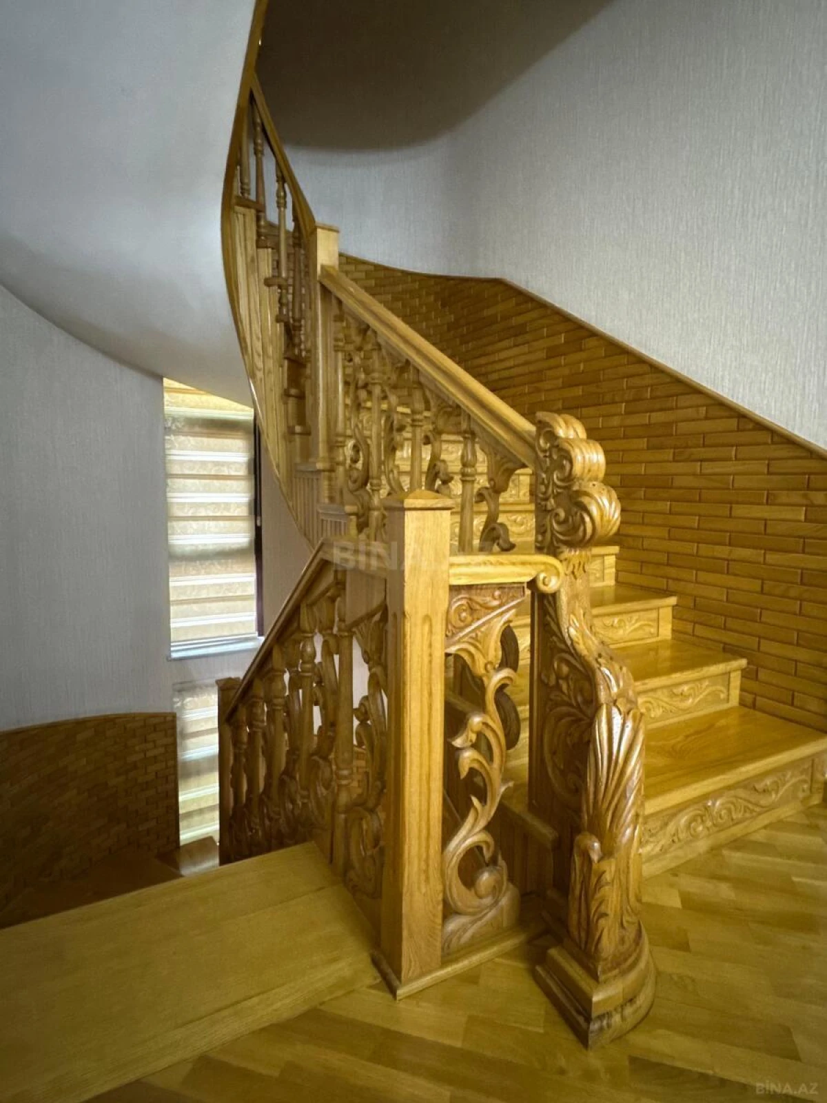 Satılır 9 otaqlı həyət evi 800 m²