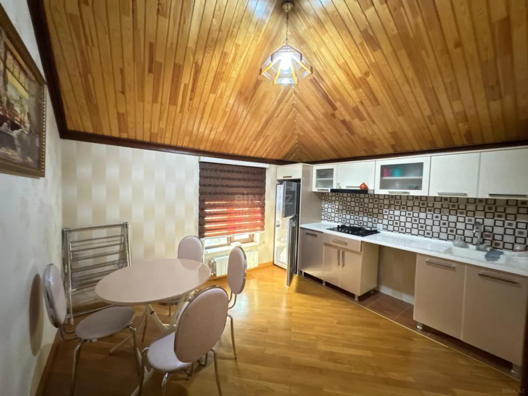 Satılır 9 otaqlı həyət evi 800 m²