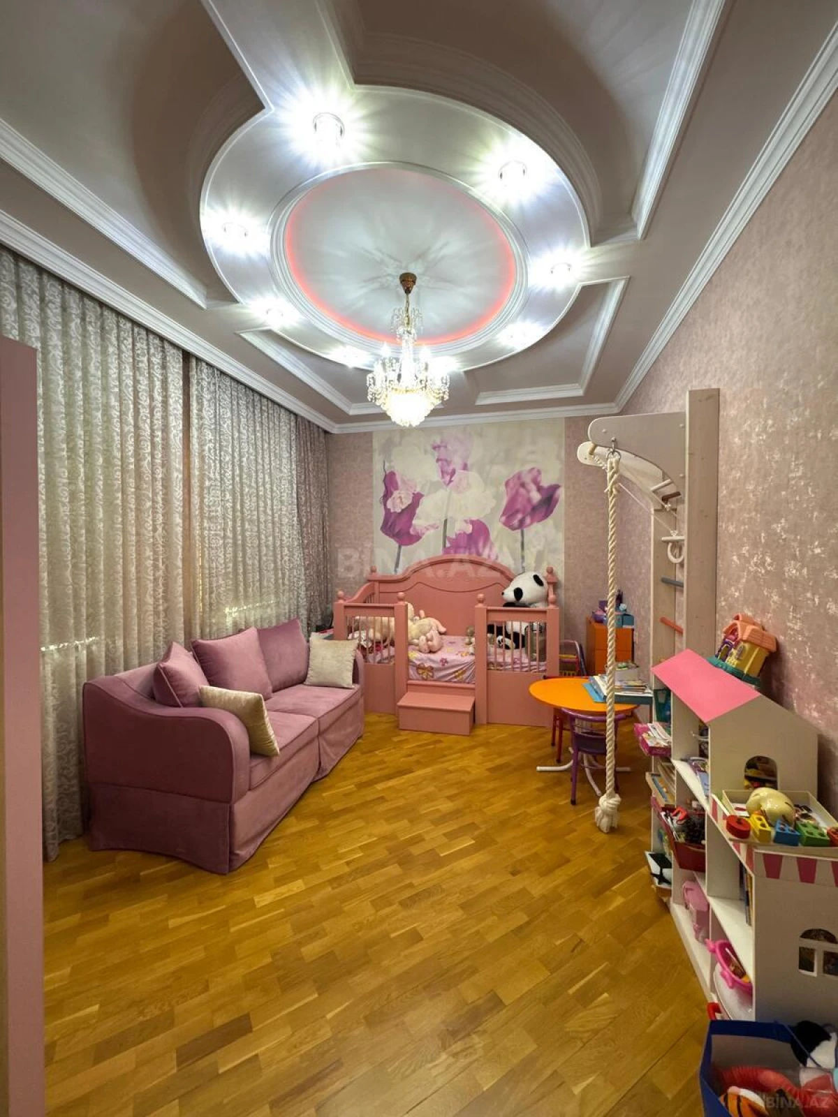 Satılır 9 otaqlı həyət evi 800 m²