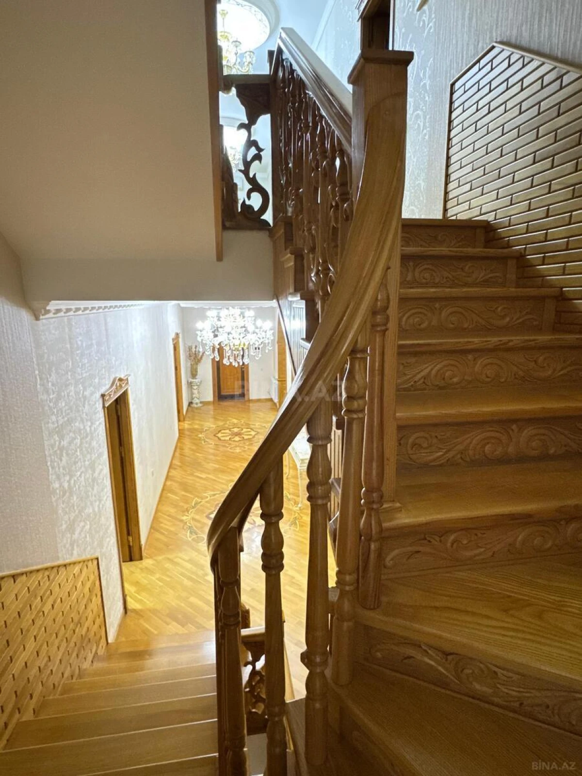 Satılır 9 otaqlı həyət evi 800 m²