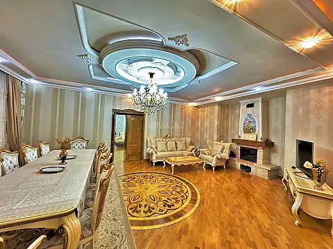 Satılır 9 otaqlı həyət evi 800 m²