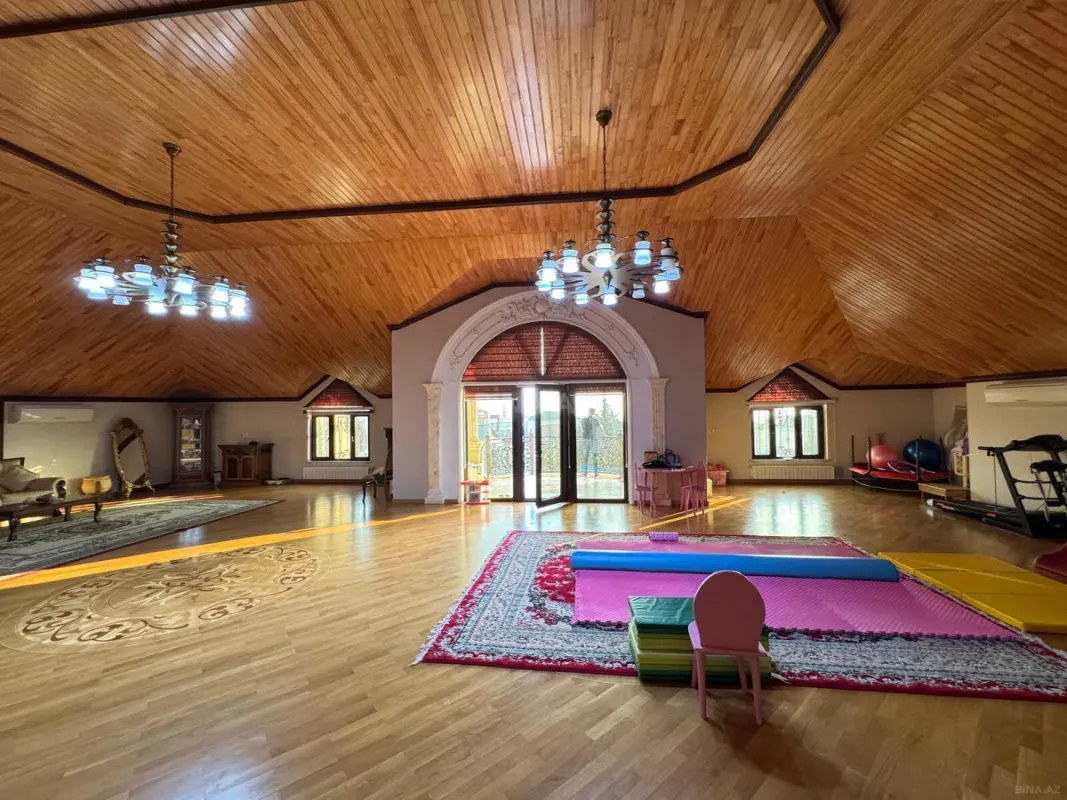 Satılır 9 otaqlı həyət evi 800 m²