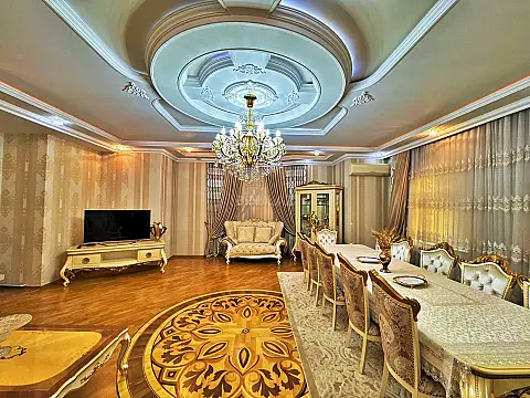 Satılır 9 otaqlı həyət evi 800 m²