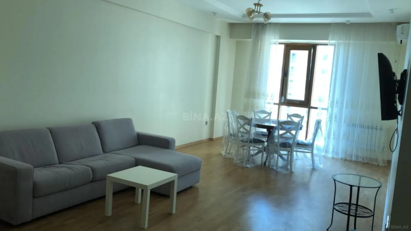 Kirayə verilir 3 otaqlı mənzil 117 m²