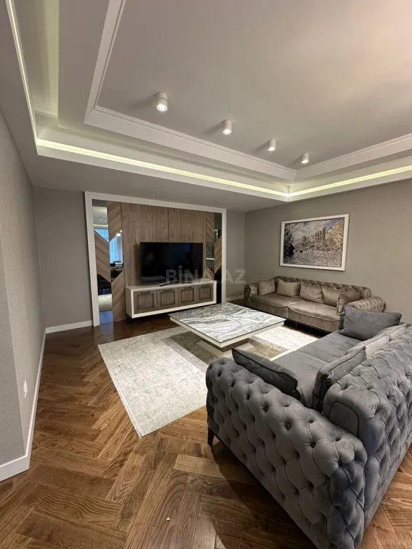 Satılır 4 otaqlı mənzil 224 m²