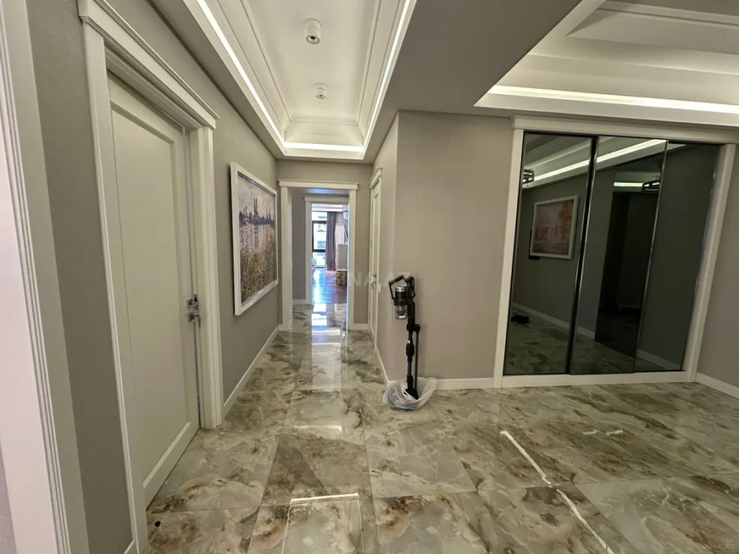 Satılır 4 otaqlı mənzil 224 m²