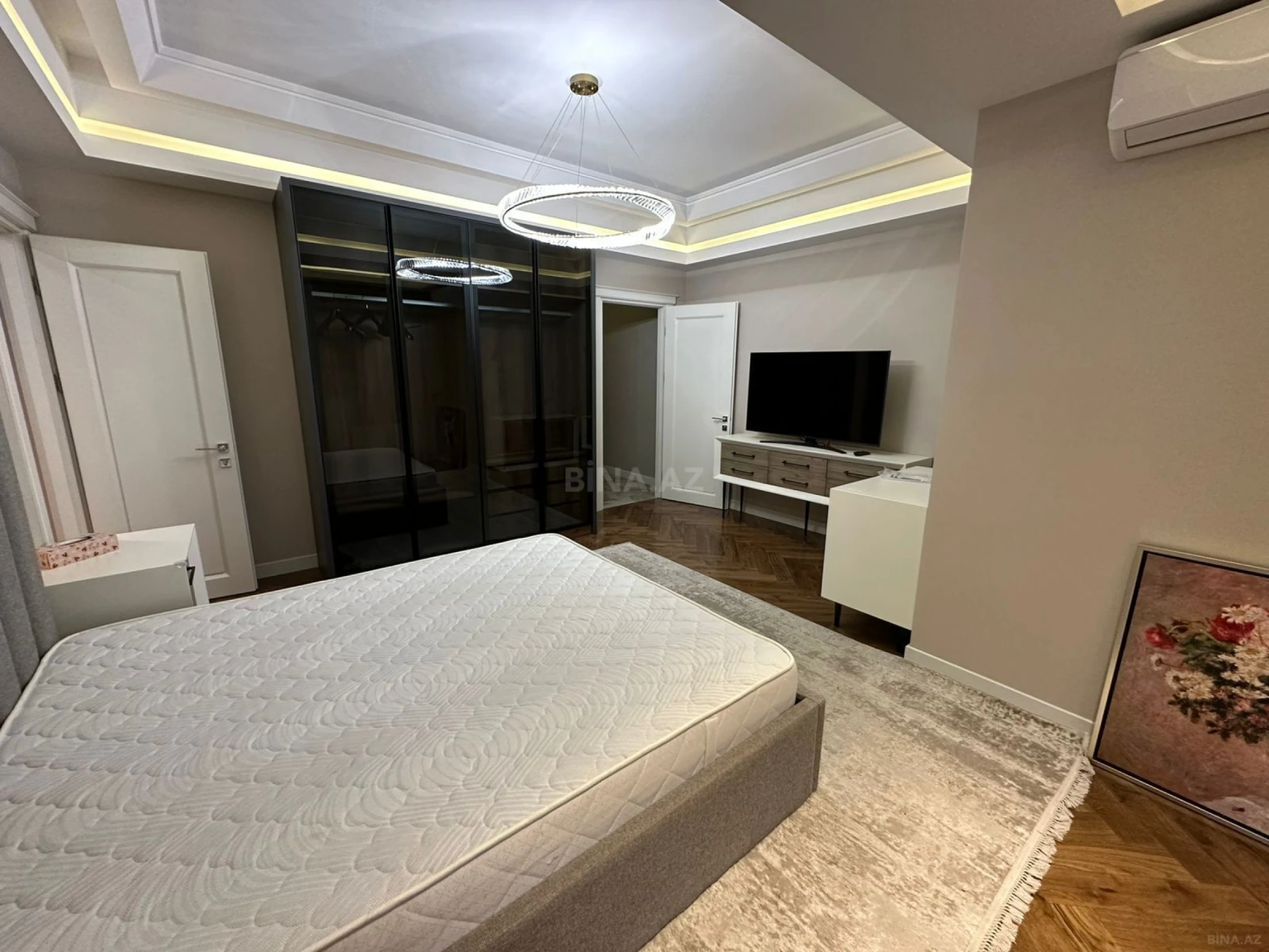 Satılır 4 otaqlı mənzil 224 m²