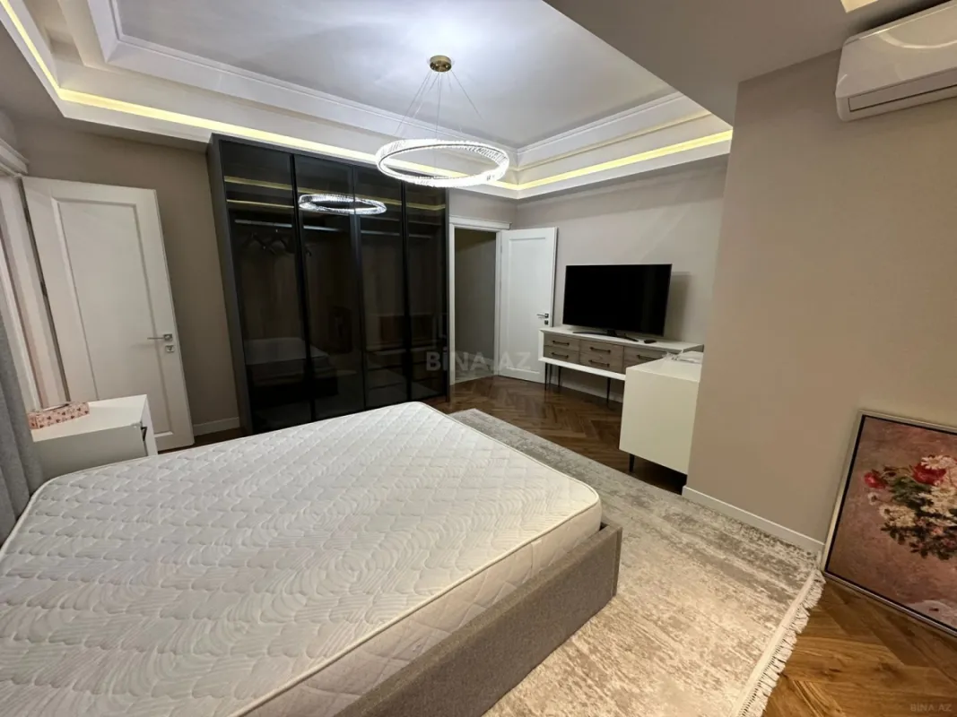Satılır 4 otaqlı mənzil 224 m²