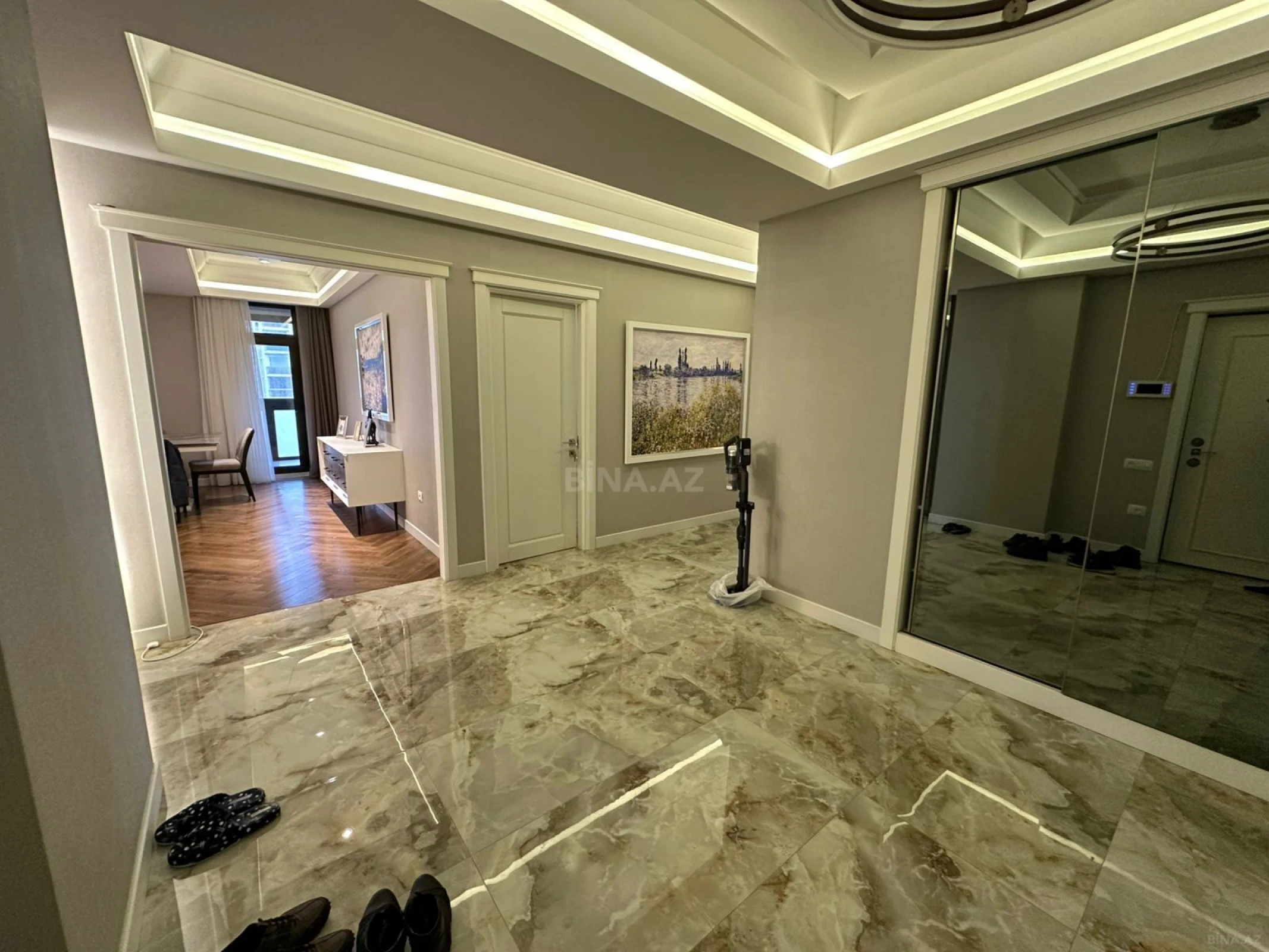 Satılır 4 otaqlı mənzil 224 m²