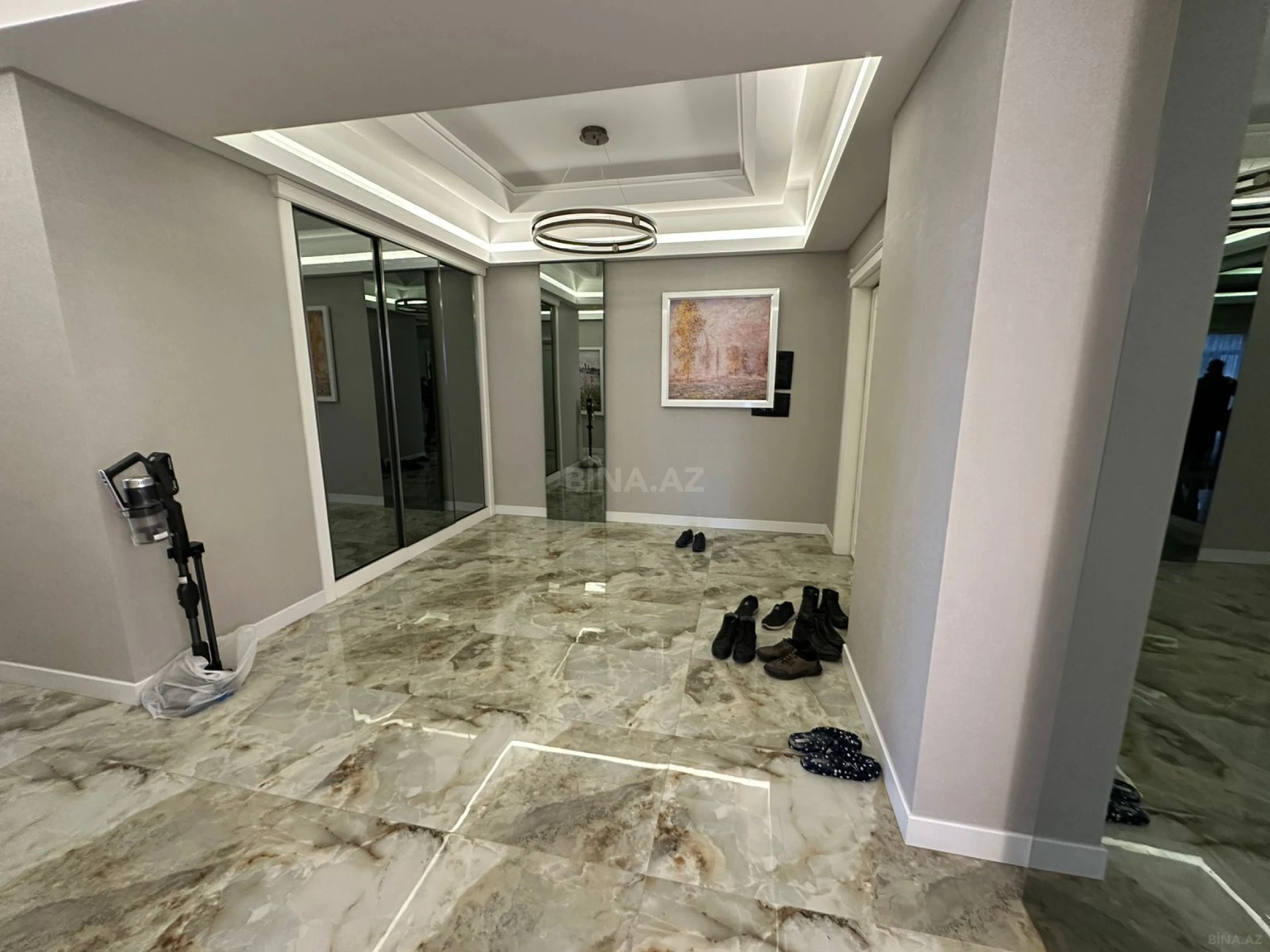 Satılır 4 otaqlı mənzil 224 m²