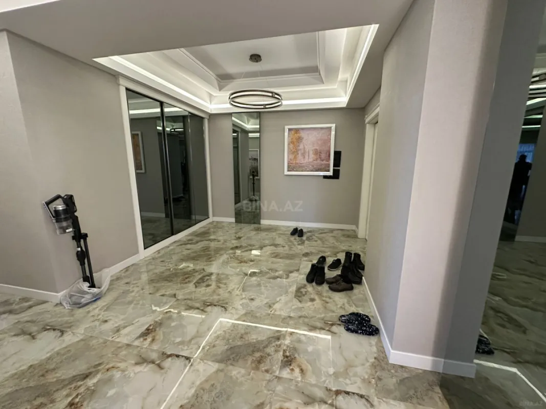 Satılır 4 otaqlı mənzil 224 m²