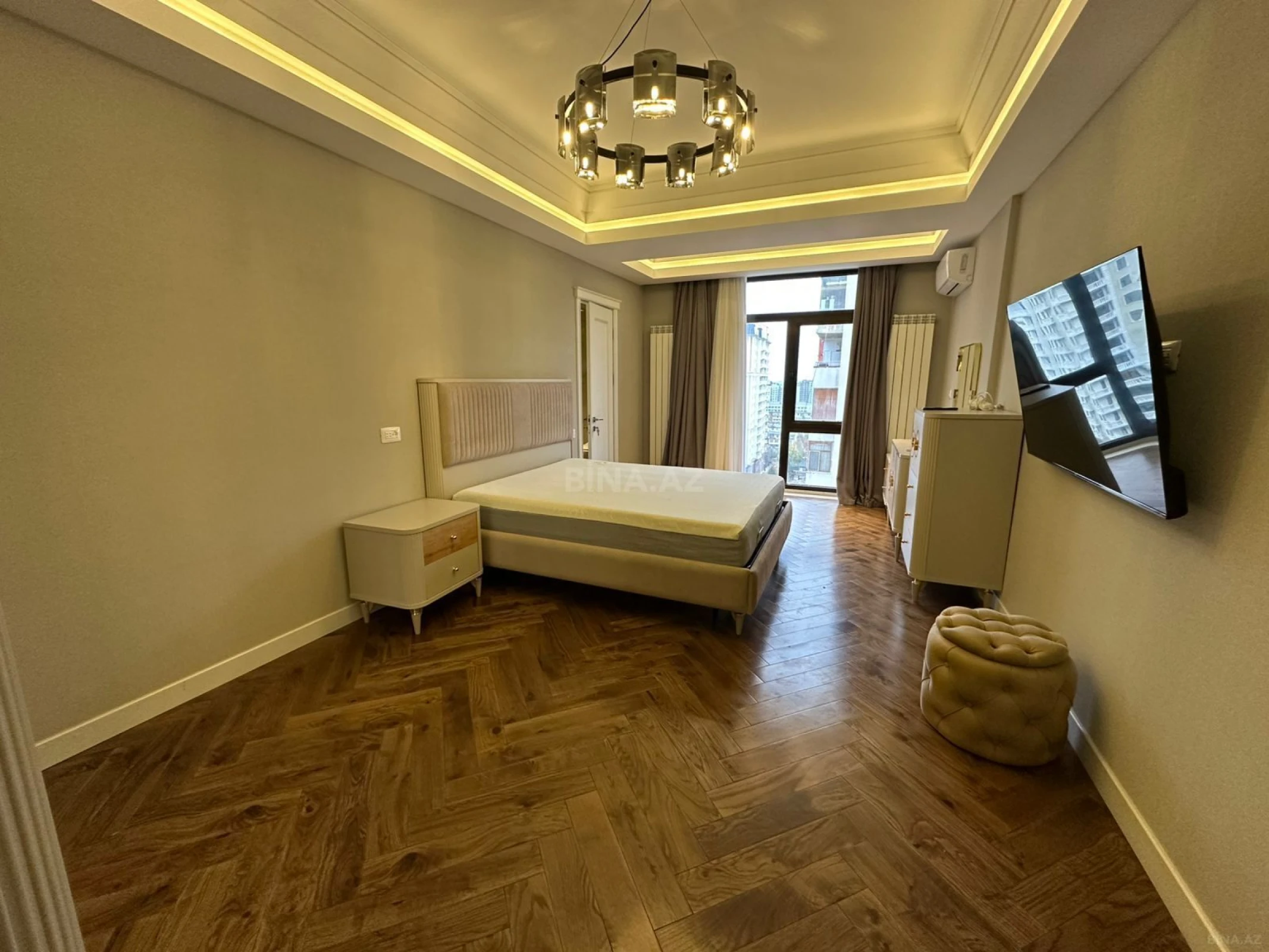 Satılır 4 otaqlı mənzil 224 m²