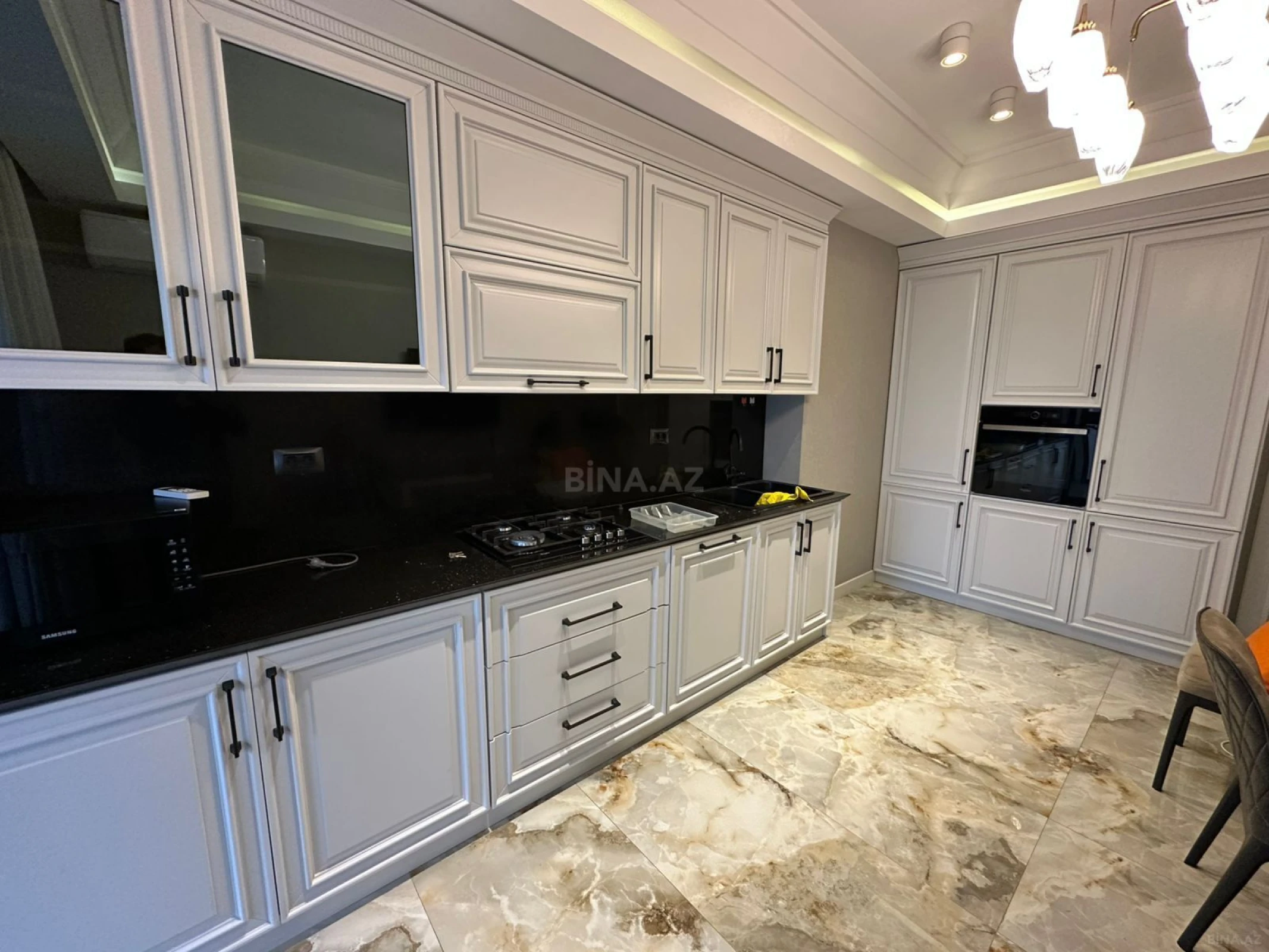 Satılır 4 otaqlı mənzil 224 m²