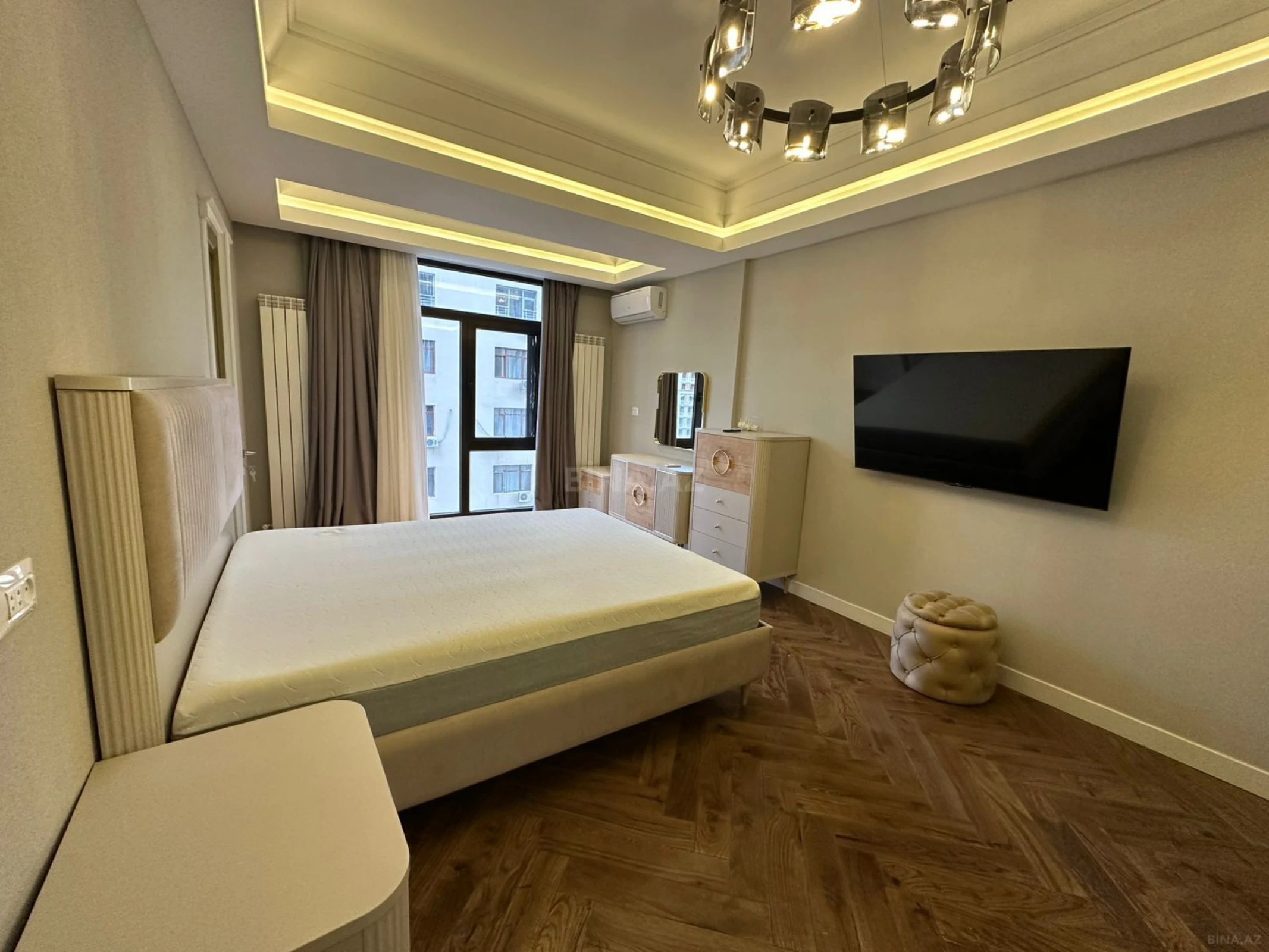 Satılır 4 otaqlı mənzil 224 m²