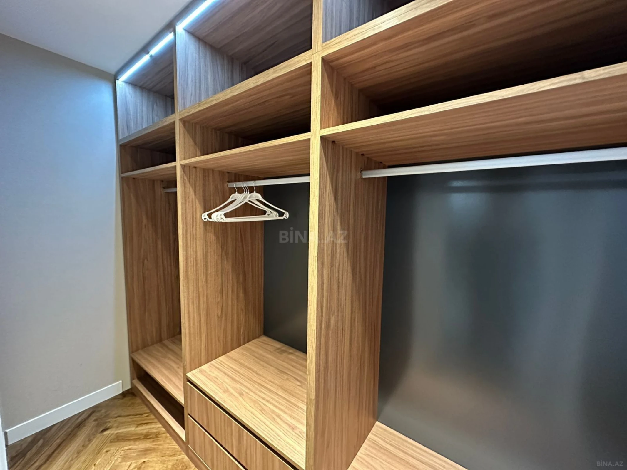 Satılır 4 otaqlı mənzil 224 m²