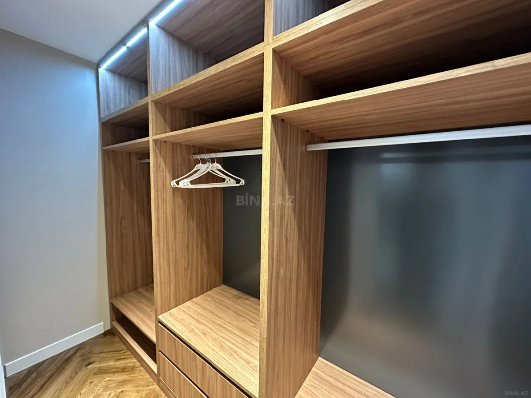 Satılır 4 otaqlı mənzil 224 m²