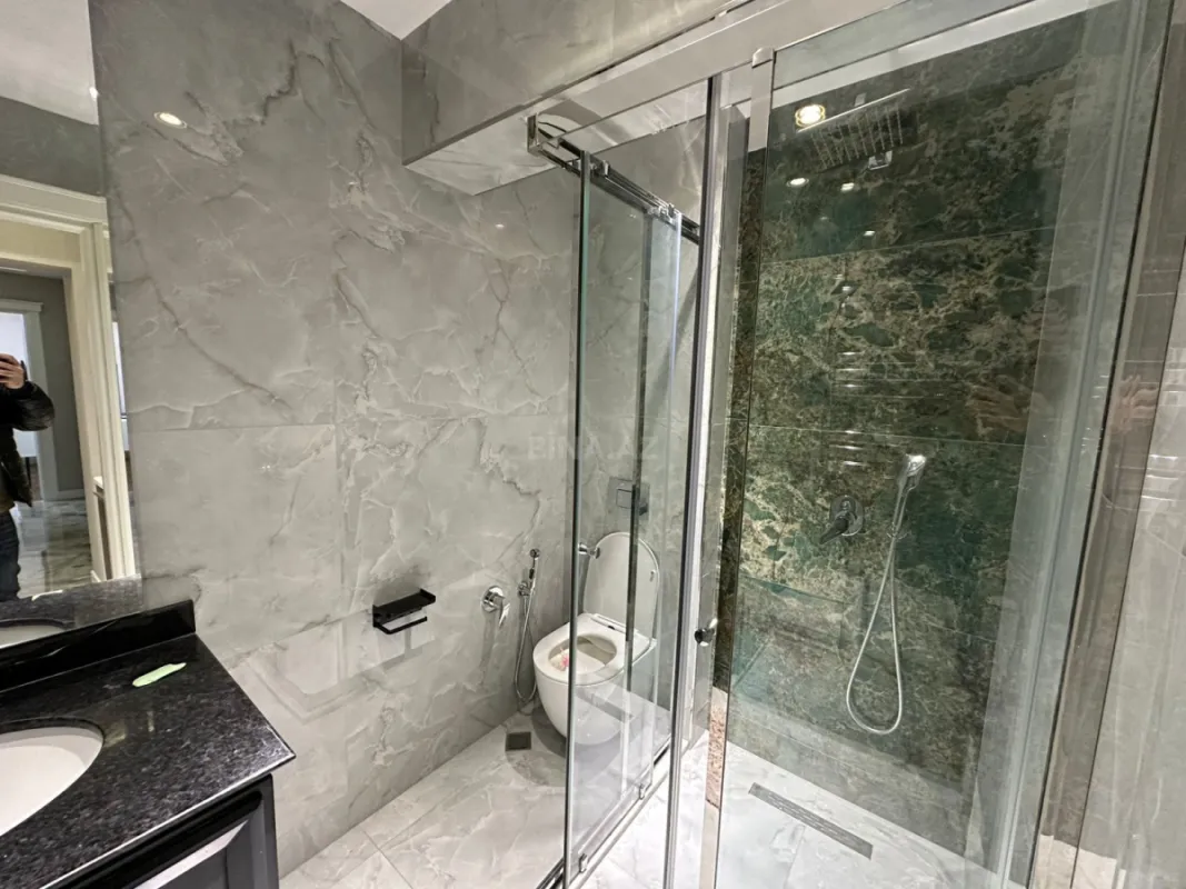 Satılır 4 otaqlı mənzil 224 m²