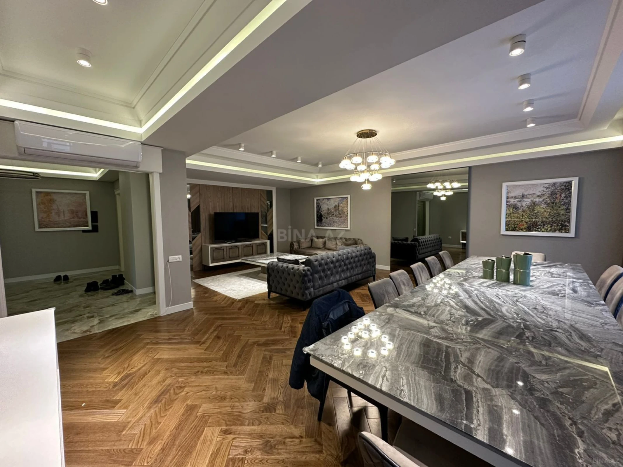 Satılır 4 otaqlı mənzil 224 m²